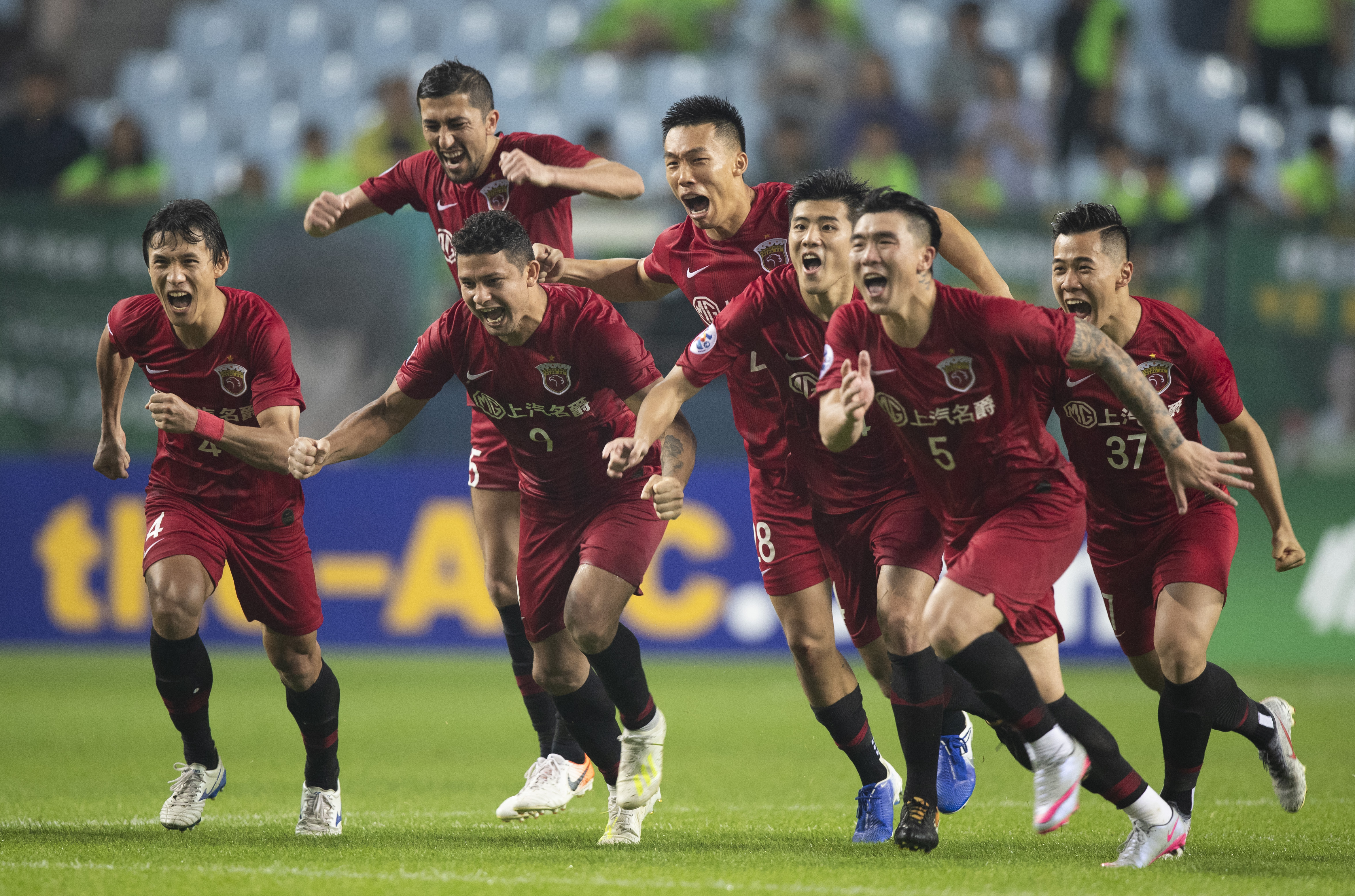 上港队主场取得胜利,取得近期连胜 上港队主场取得胜利,取得近期连胜