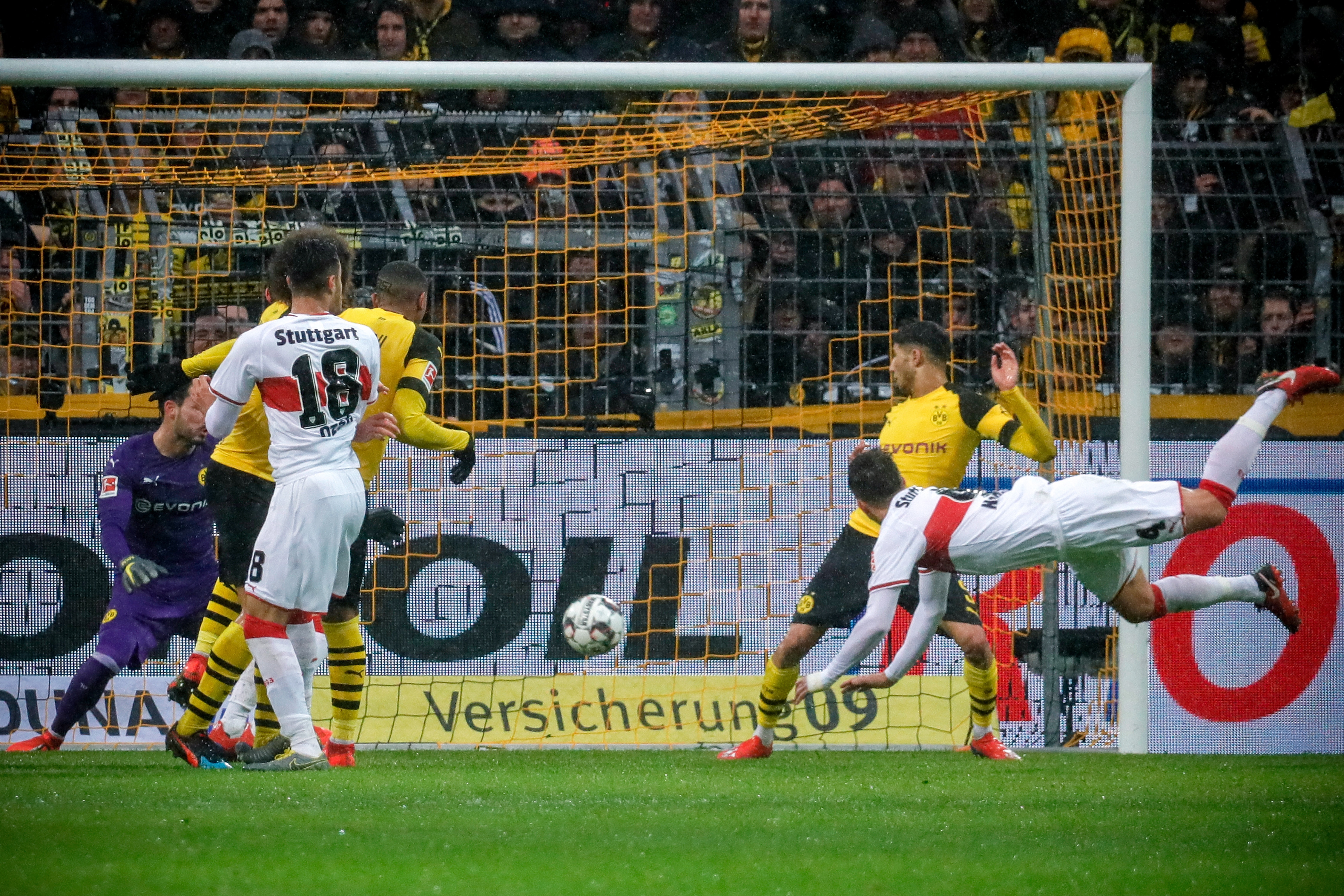 斯图加特备战下场德甲对决 斯图加特备战下场德甲对决