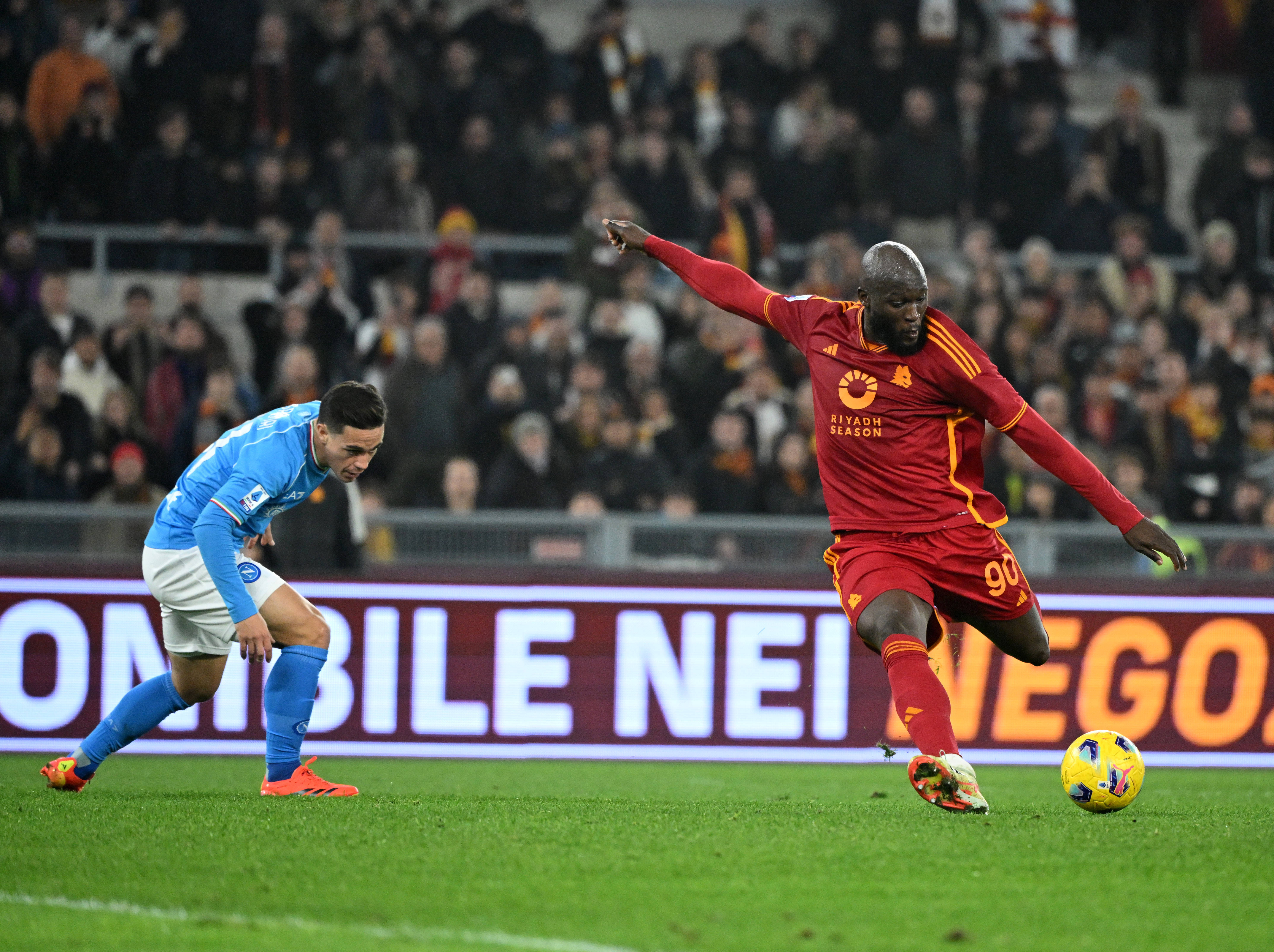 星空体育-国际米兰客场惨败，冲冠势头受挫