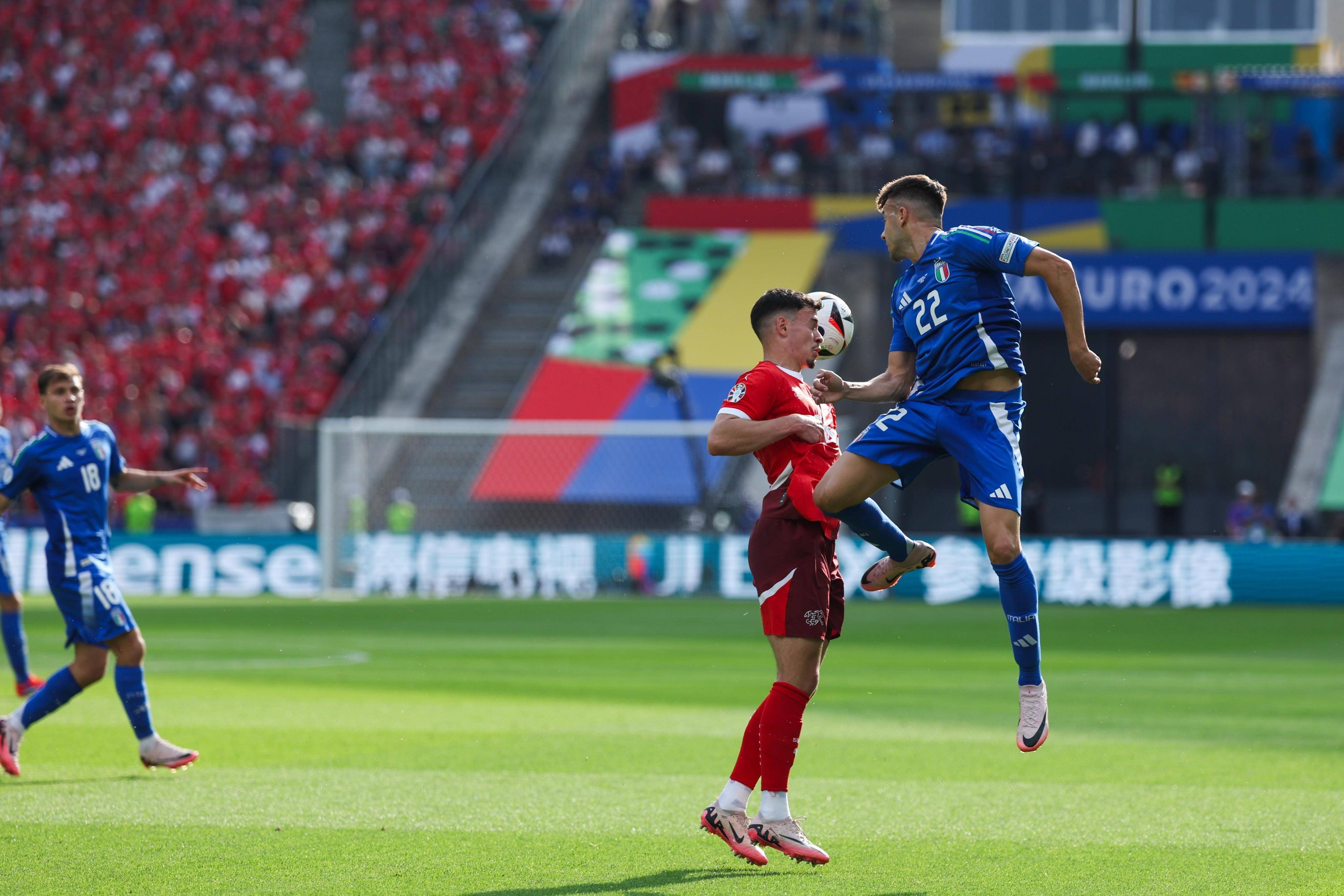 星空体育-意大利队再度获得欧洲杯冠军，球员激动表情