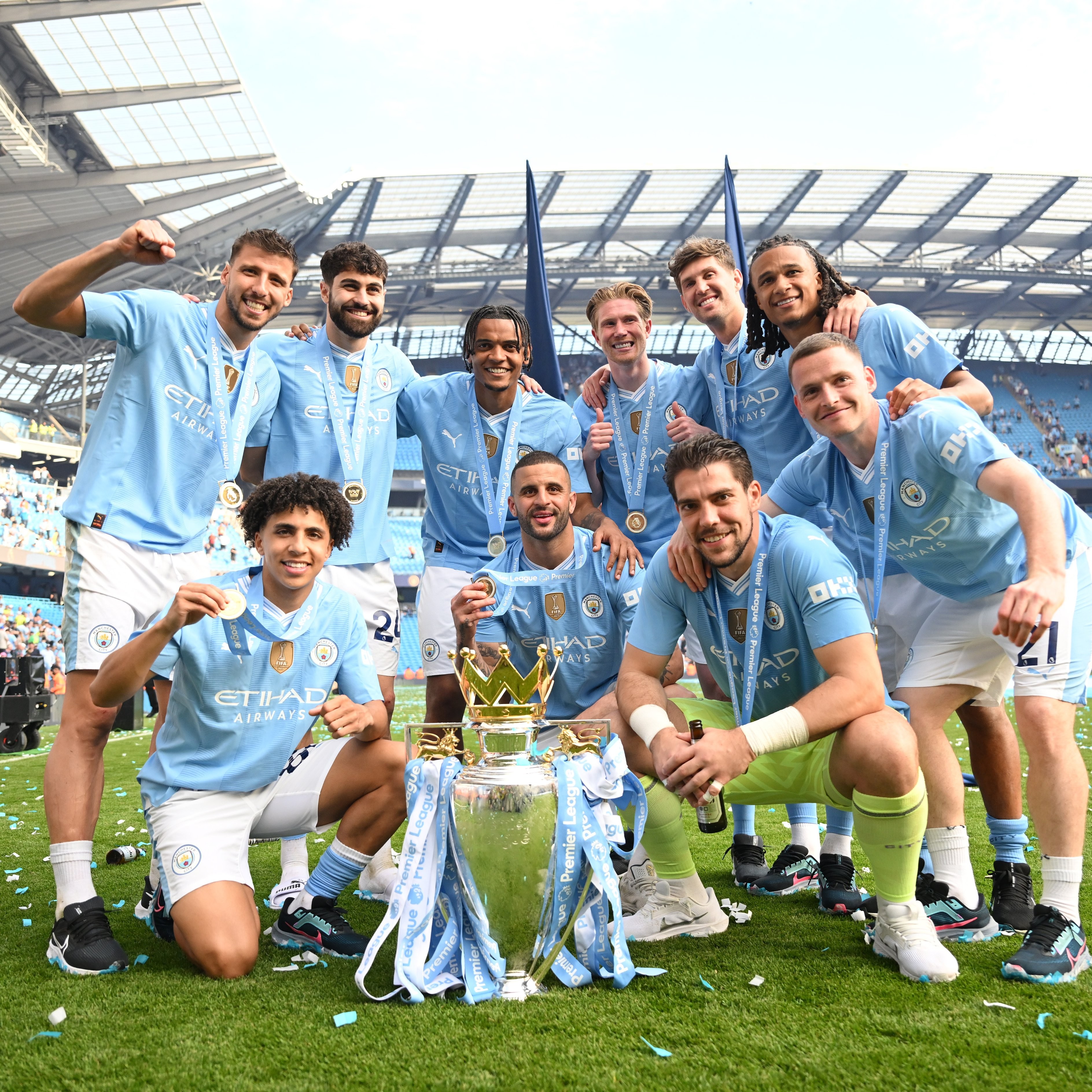 马内当选非洲最佳球员,克洛普带队斩获英超冠军 马内当选非洲最佳球员,克洛普带队斩获英超冠军