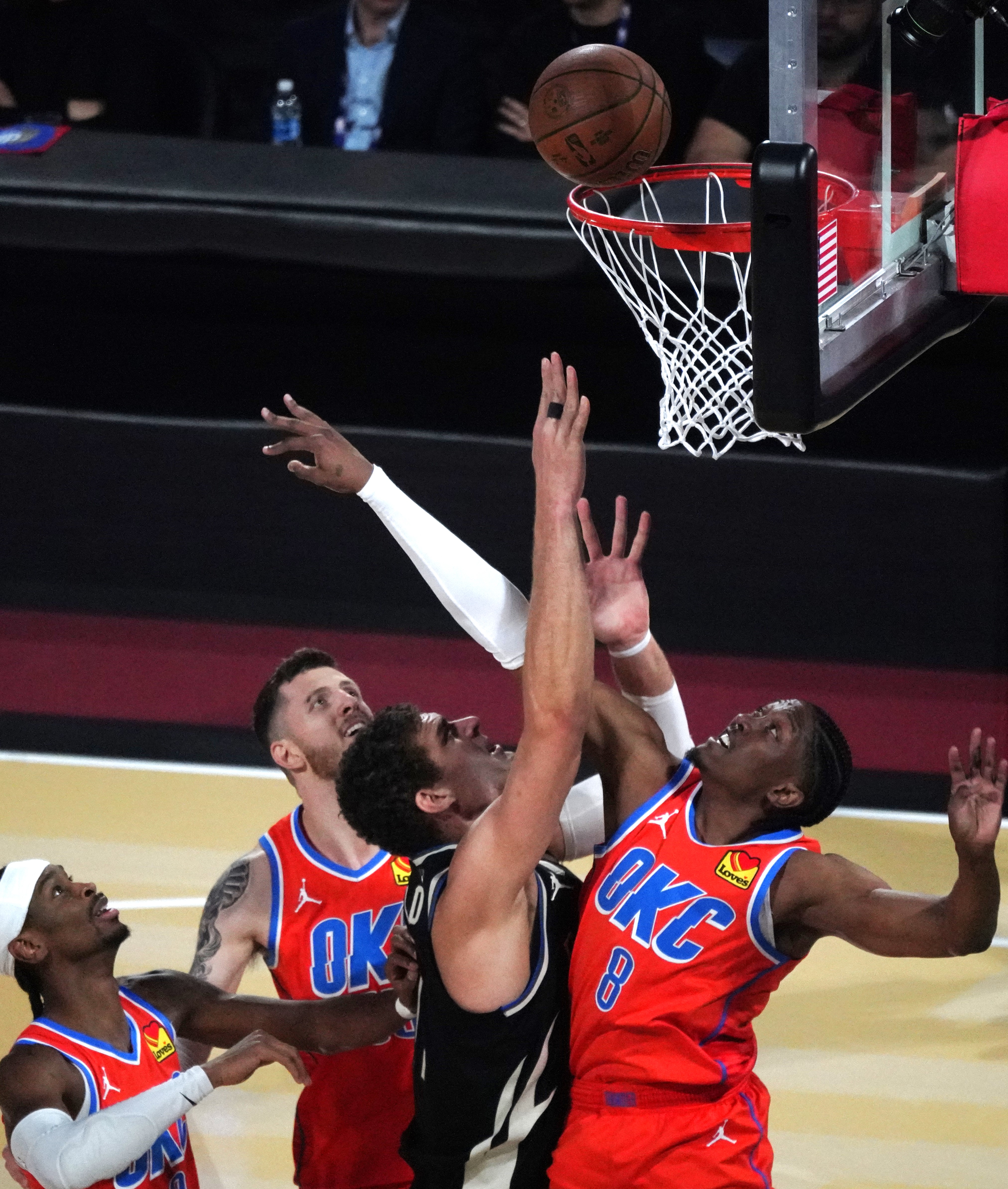 雄鹿队内部竞争激烈,球员表现出色引发关注 雄鹿队内部竞争激烈,球员表现出色引发关注