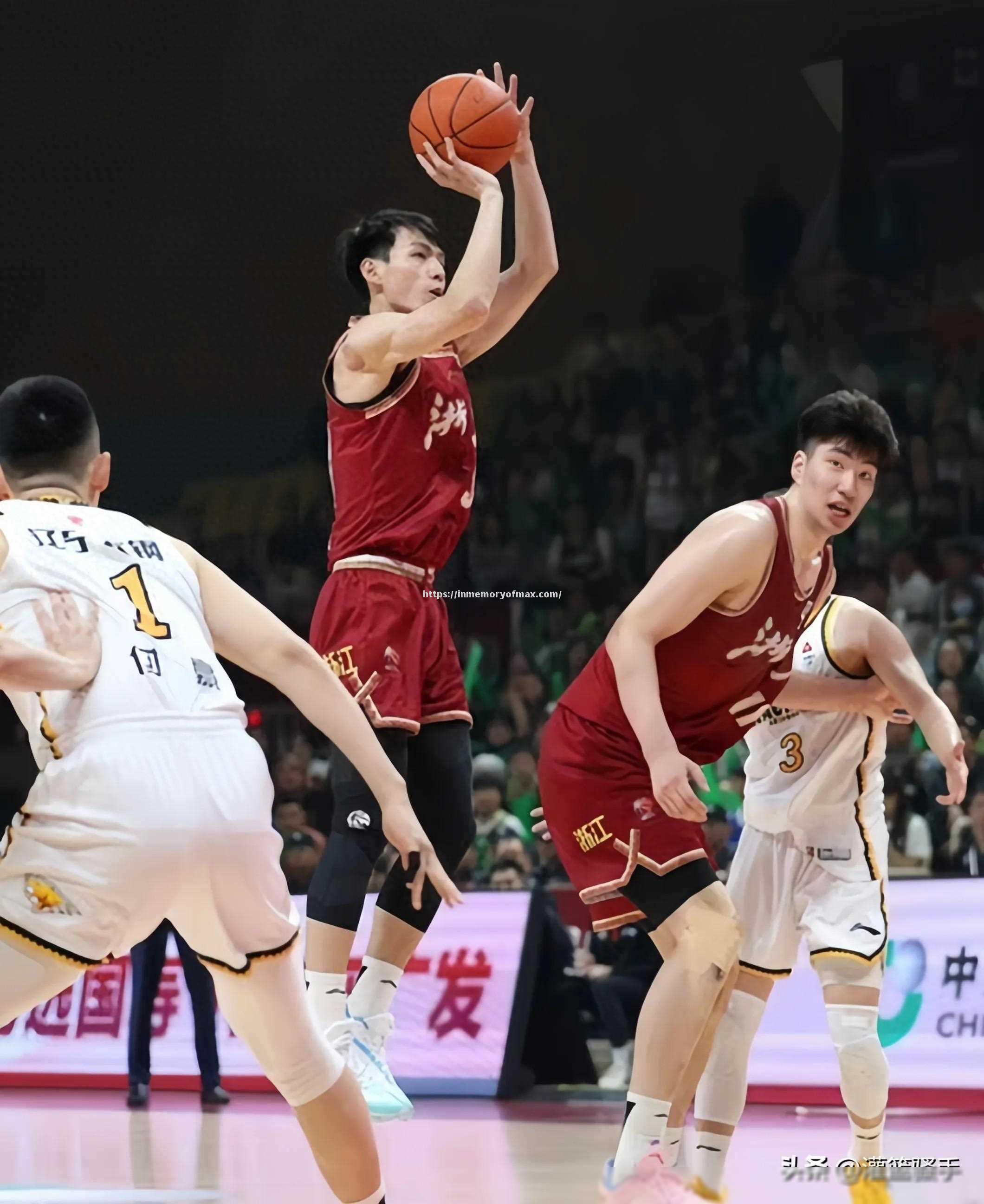 广东宏远队再次夺得CBA总冠军,以历史性的五连冠刷新联赛记录 广东宏远队再次夺得CBA总冠军,以历史性的五连冠刷新联赛记录