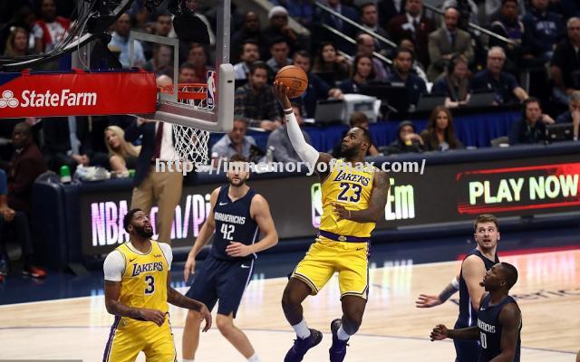 湖人主场击败国王,詹姆斯再度砍下三双 湖人主场击败国王,詹姆斯再度砍下三双