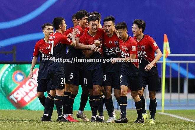 青岛顶级主场大胜深圳佳兆业,排名升至第八 青岛顶级主场大胜深圳佳兆业,排名升至第八