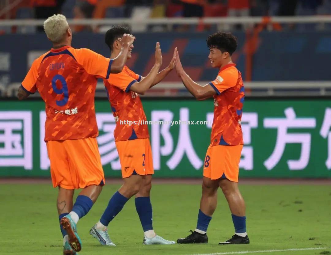 东西部球队交锋,场上火药味十足 东西部球队交锋,场上火药味十足