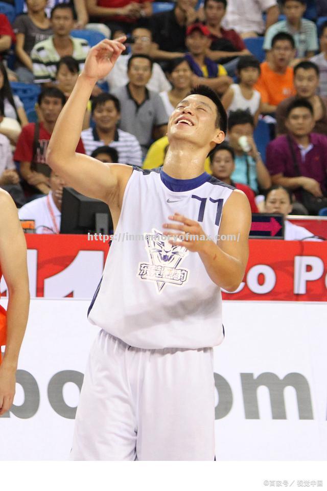 体育精神在比赛中得以展现,球员拼搏不懈 体育精神在比赛中得以展现,球员拼搏不懈