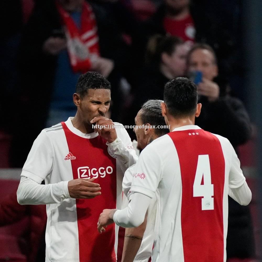 阿贾克斯大放异彩,碾压对手 阿贾克斯大放异彩,碾压对手