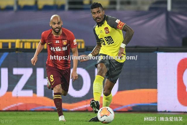 马赛球迷力挺球队,期待更好表现 马赛球迷力挺球队,期待更好表现