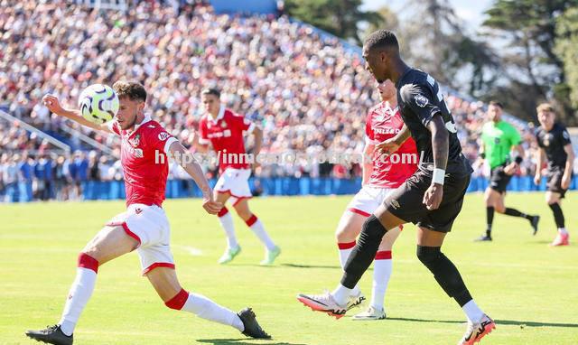 沃特福德客场逆转战胜,结束连败势头 沃特福德客场逆转战胜,结束连败势头