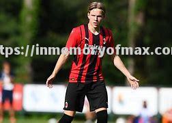 星空体育-勒沃库森主席晒图庆生好友卡通加持