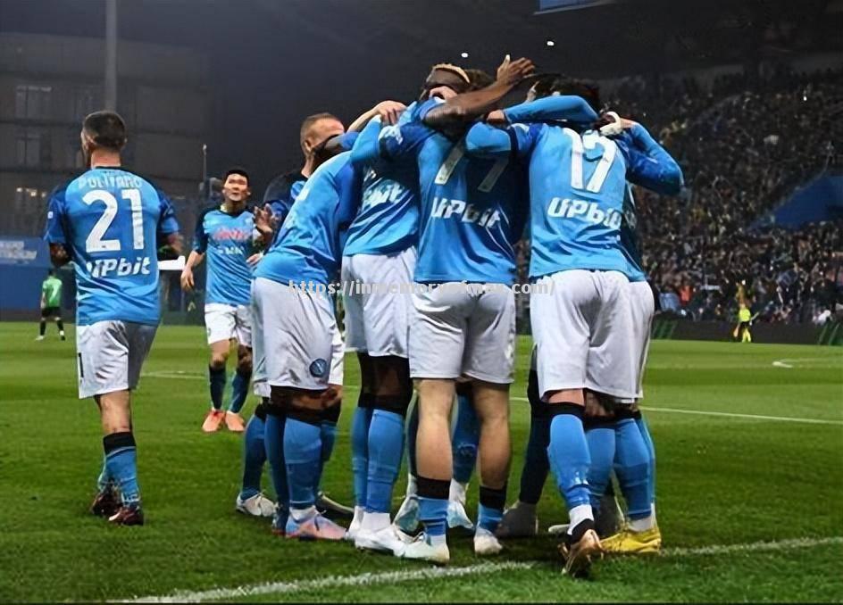 那不勒斯球员艰苦奋斗,取得惊人成绩 那不勒斯球员艰苦奋斗,取得惊人成绩