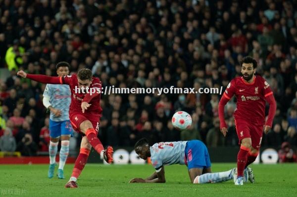 曼联前锋送出精彩助攻,赢得球迷掌声 曼联前锋送出精彩助攻,赢得球迷掌声