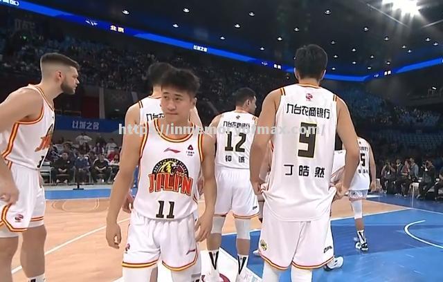 辽宁队主场大胜四川队,士气高涨 辽宁队主场大胜四川队,士气高涨