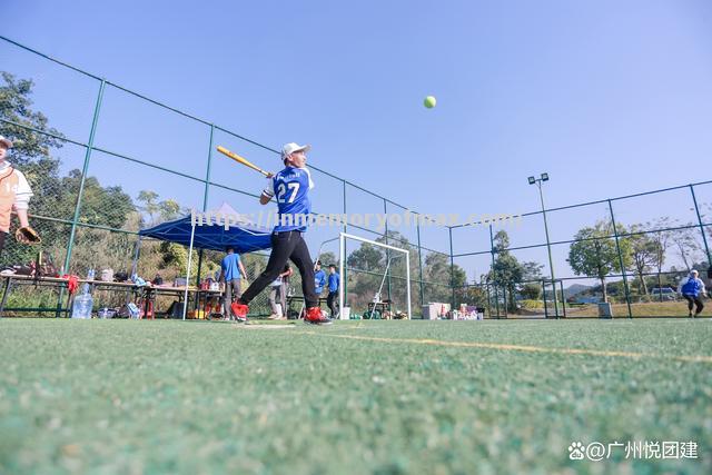 年轻球员表现出色,成为团队中不可或缺的一环 年轻球员表现出色,成为团队中不可或缺的一环