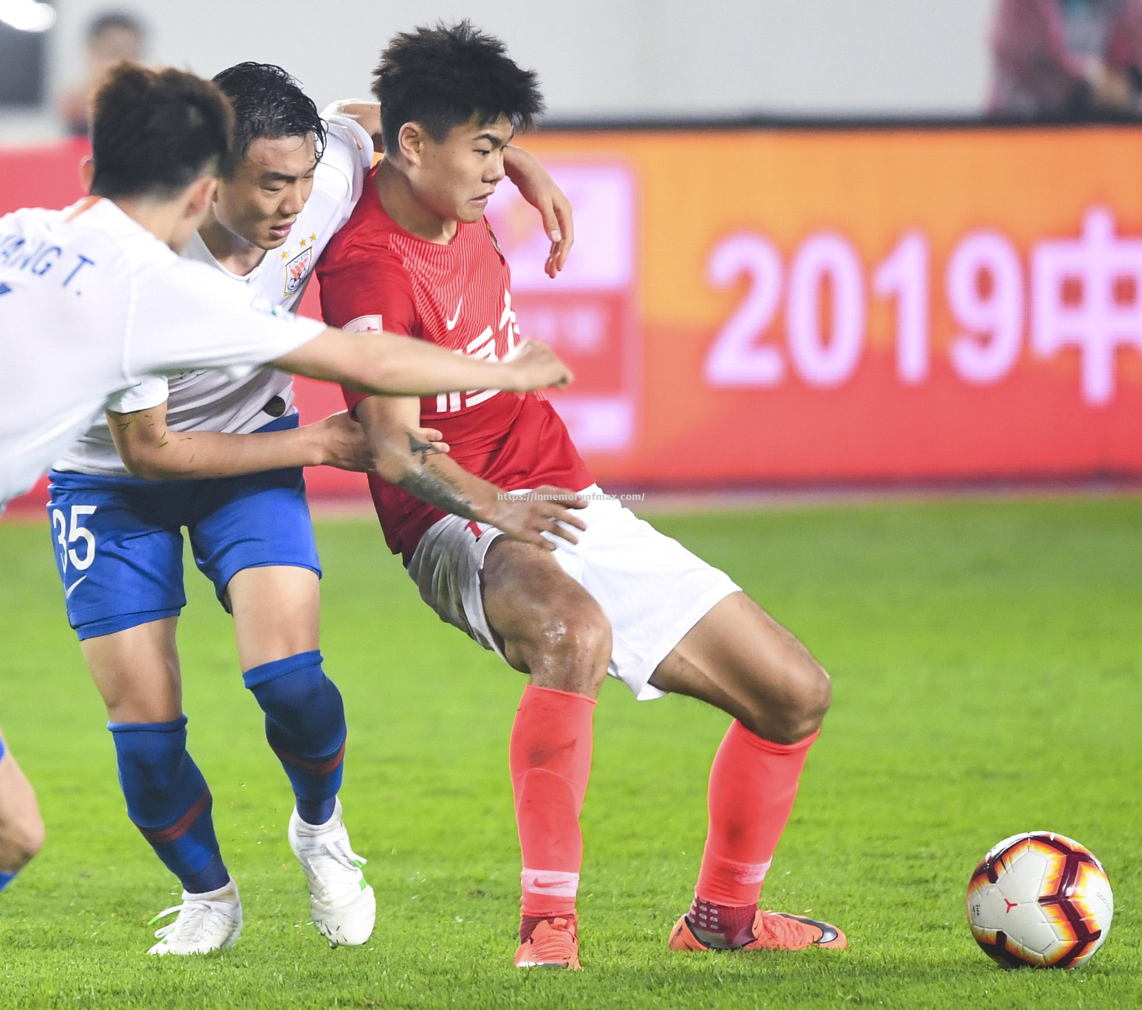 山东鲁能主场决意夺胜,天津泰达防守稳健坚守胜果 山东鲁能主场决意夺胜,天津泰达防守稳健坚守胜果