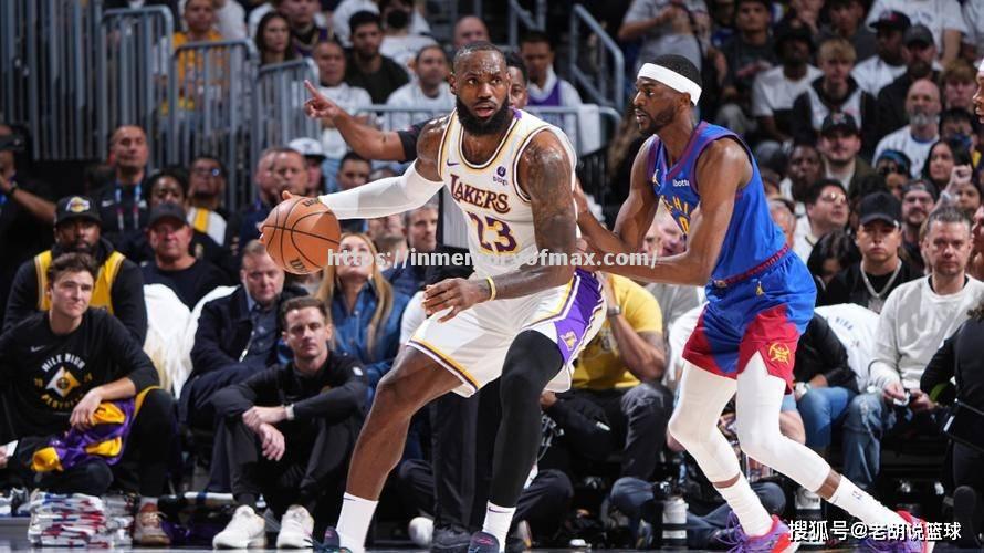 湖人队全队发挥出色,稳固领先优势 湖人队全队发挥出色,稳固领先优势