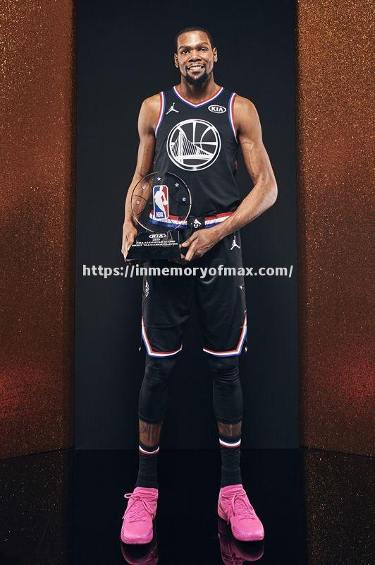 中国篮球巨星斩获MVP奖杯,喜讯传来 中国篮球巨星斩获MVP奖杯,喜讯传来