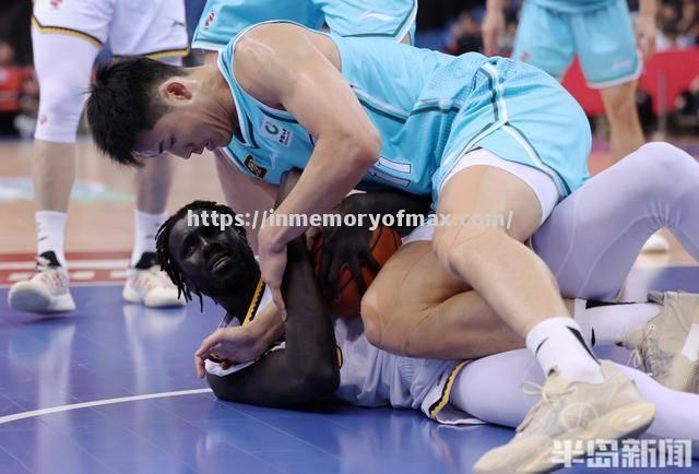 湖北男篮主场击败青岛,实现两连胜 湖北男篮主场击败青岛,实现两连胜