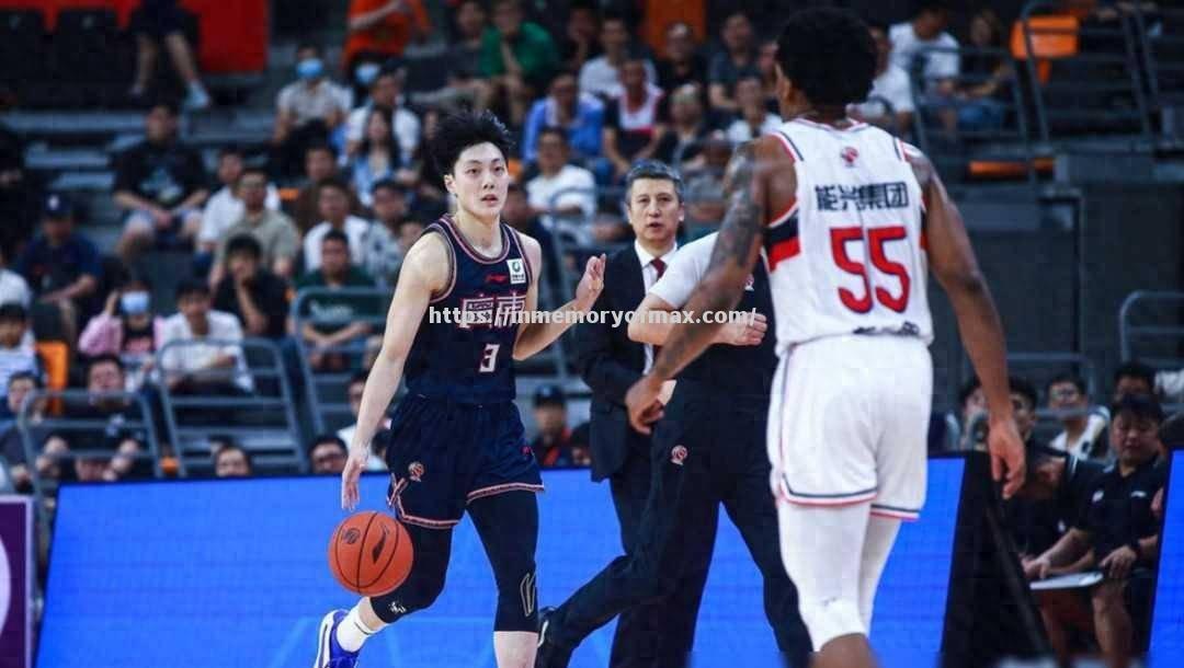 福建男篮在本赛季表现强劲,成功晋级季后赛 福建男篮在本赛季表现强劲,成功晋级季后赛