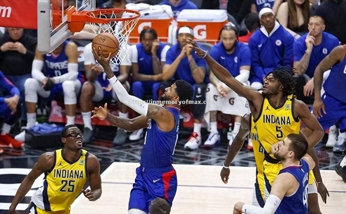 快船队球迷热情助威,期待球队胜利 快船队球迷热情助威,期待球队胜利