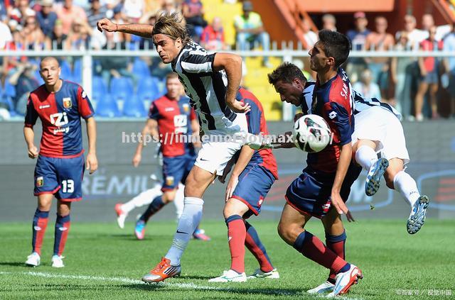 沃尔夫斯堡后防线失误频发,亟需加强训练 沃尔夫斯堡后防线失误频发,亟需加强训练