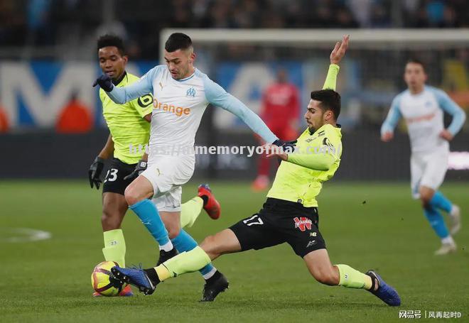 沙尔克在主场全取三分,向前迈进 沙尔克在主场全取三分,向前迈进