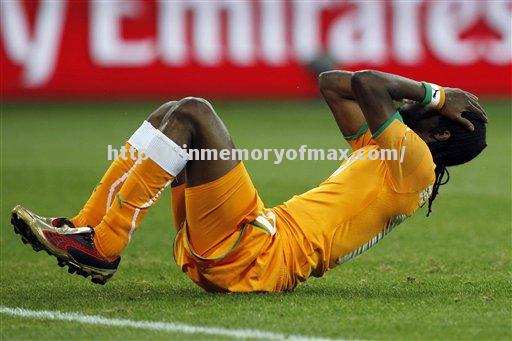 星空体育-科特迪瓦女足队互交白卷离开比赛