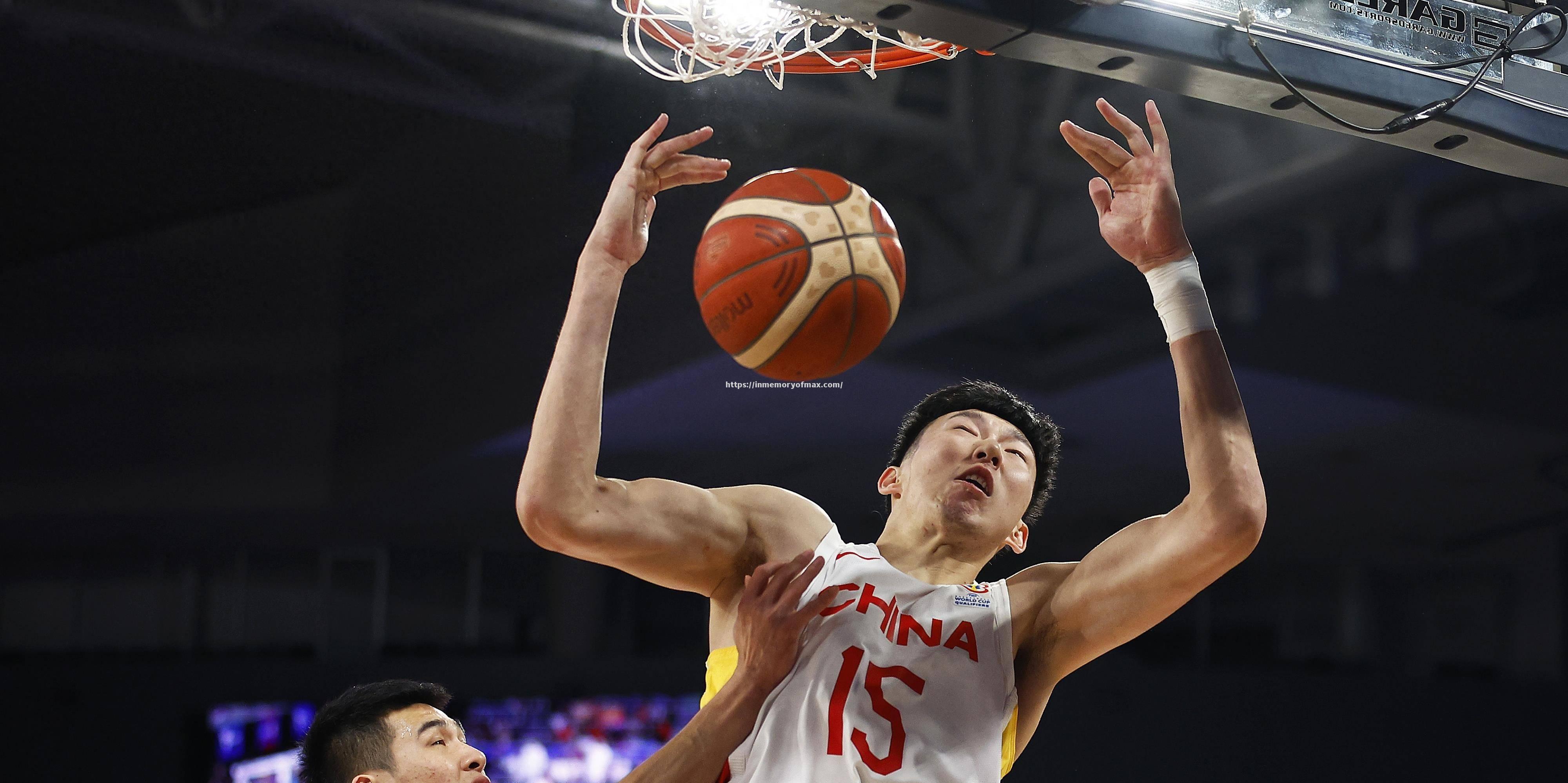 沙尔克年轻新秀崭露头角,成为球队未来希望 沙尔克年轻新秀崭露头角,成为球队未来希望