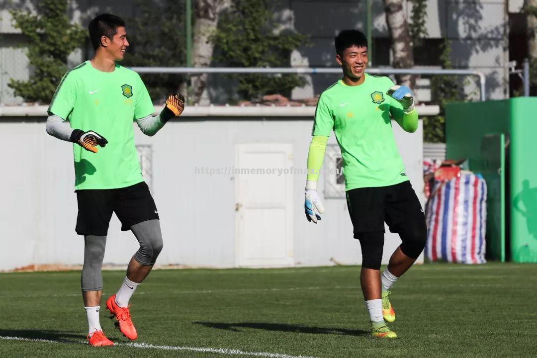 星空体育-球队教练组织战术训练，备战重要比赛