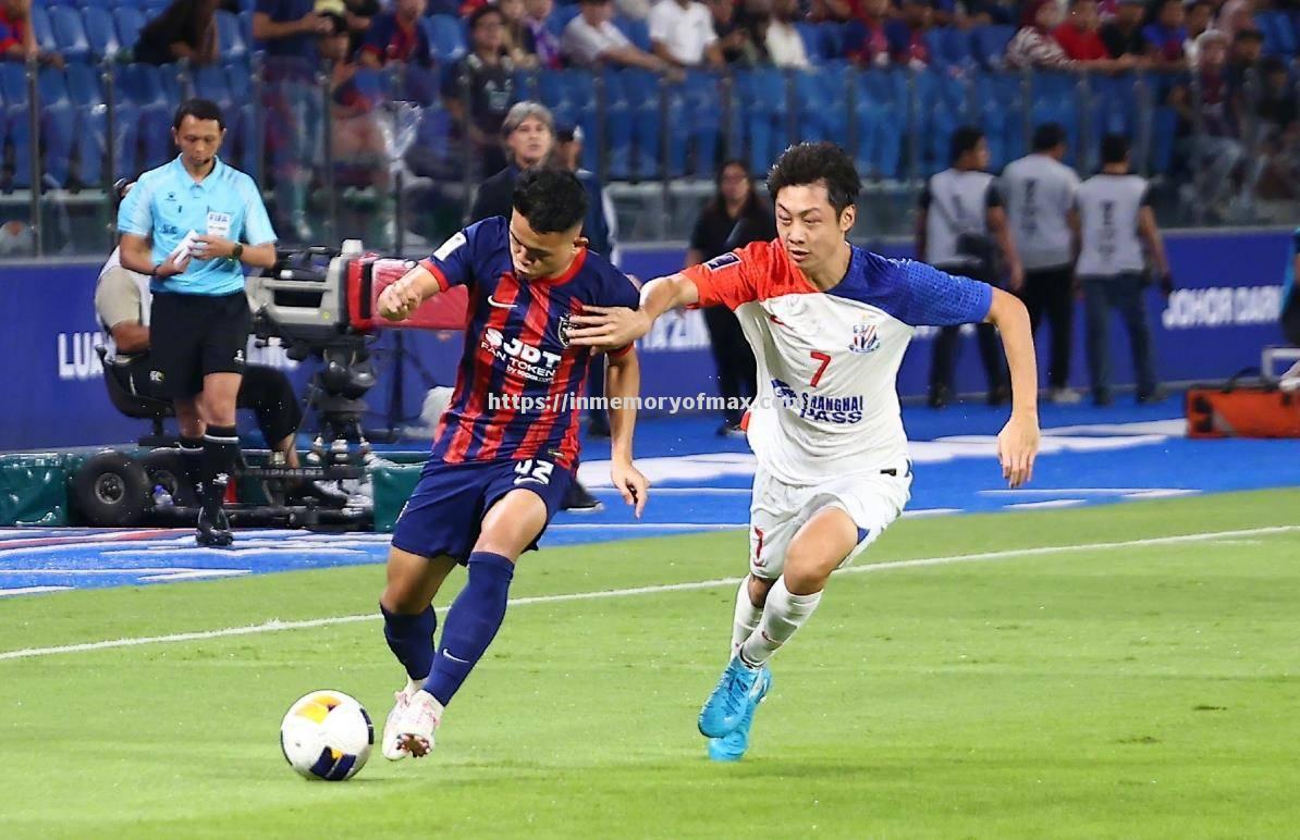 中超赛场上双方球队展开激烈角逐 中超赛场上双方球队展开激烈角逐