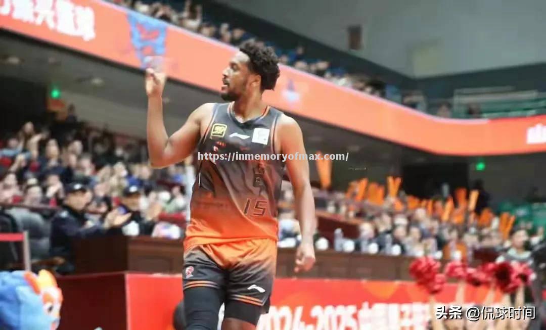 山东队主场胜利,击败吉林男篮 山东队主场胜利,击败吉林男篮