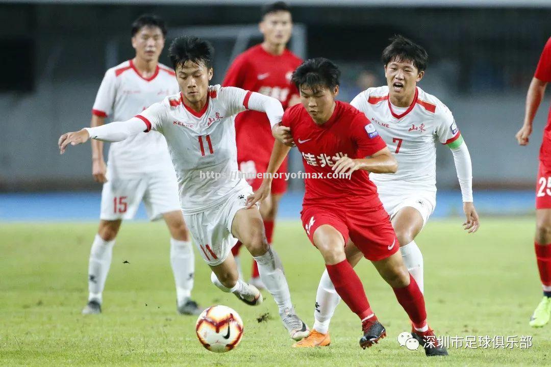 大连球员奋力拼搏,神勇扳平比分获得宝贵一分! 大连球员奋力拼搏,神勇扳平比分获得宝贵一分!