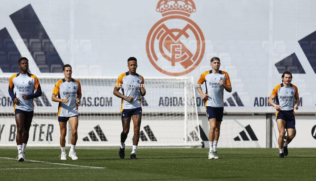 巴黎球队备战欧冠,马德里球队难言放松 巴黎球队备战欧冠,马德里球队难言放松