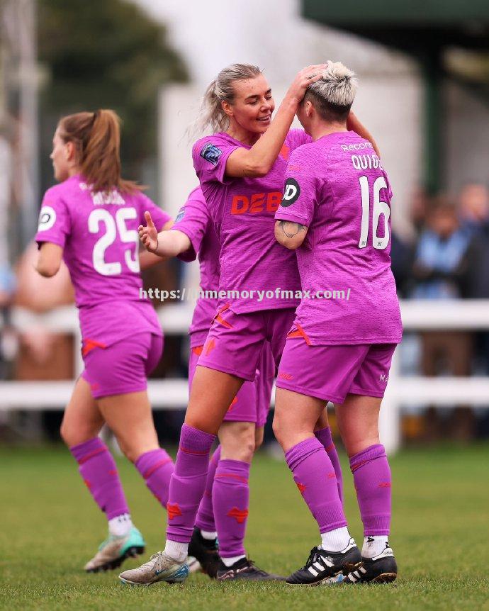 女足巨星身手不凡,带领团队多点开花夺得胜利 女足巨星身手不凡,带领团队多点开花夺得胜利